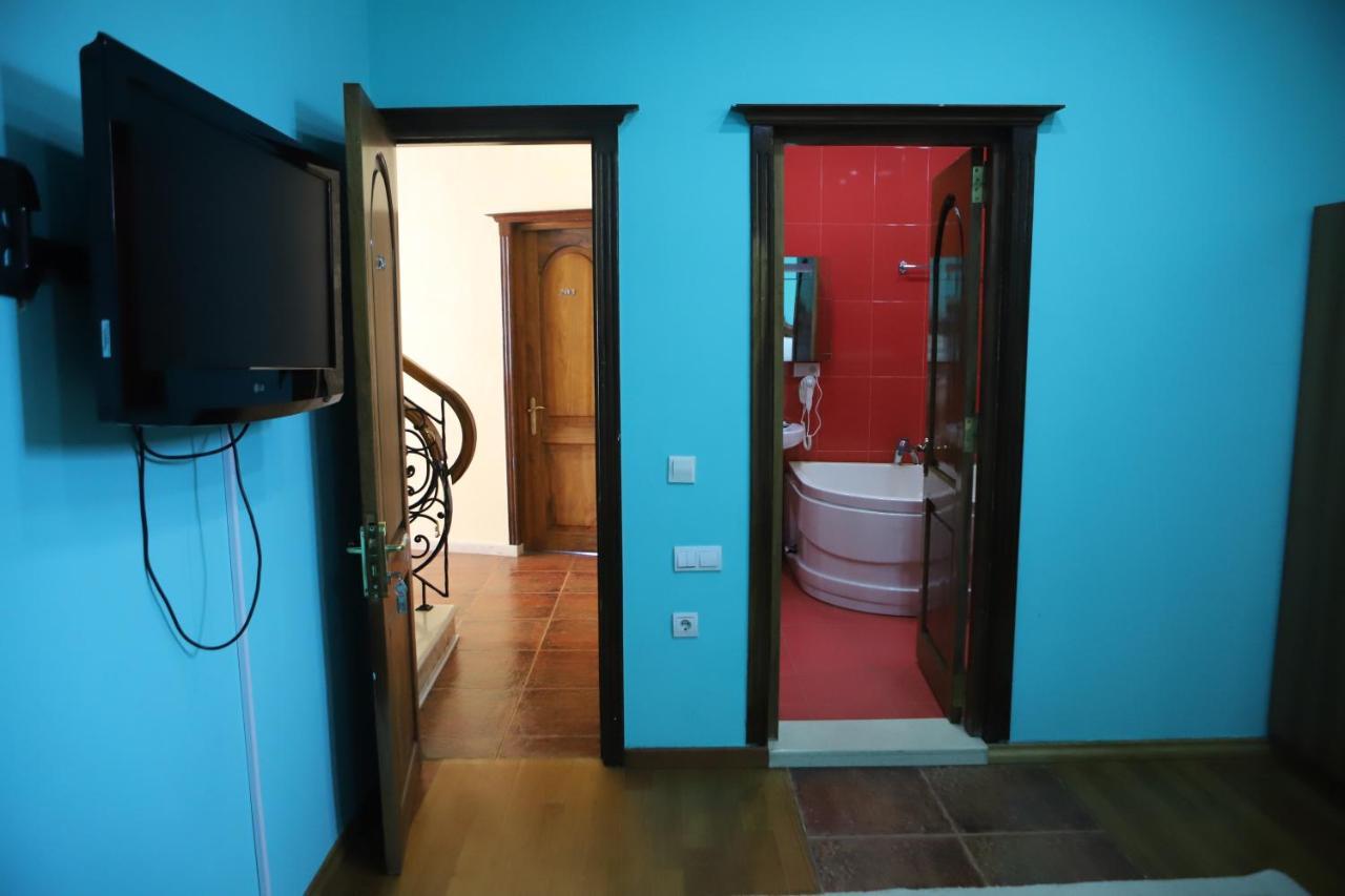 Hotel Black Sea House Batumi Bagian luar foto