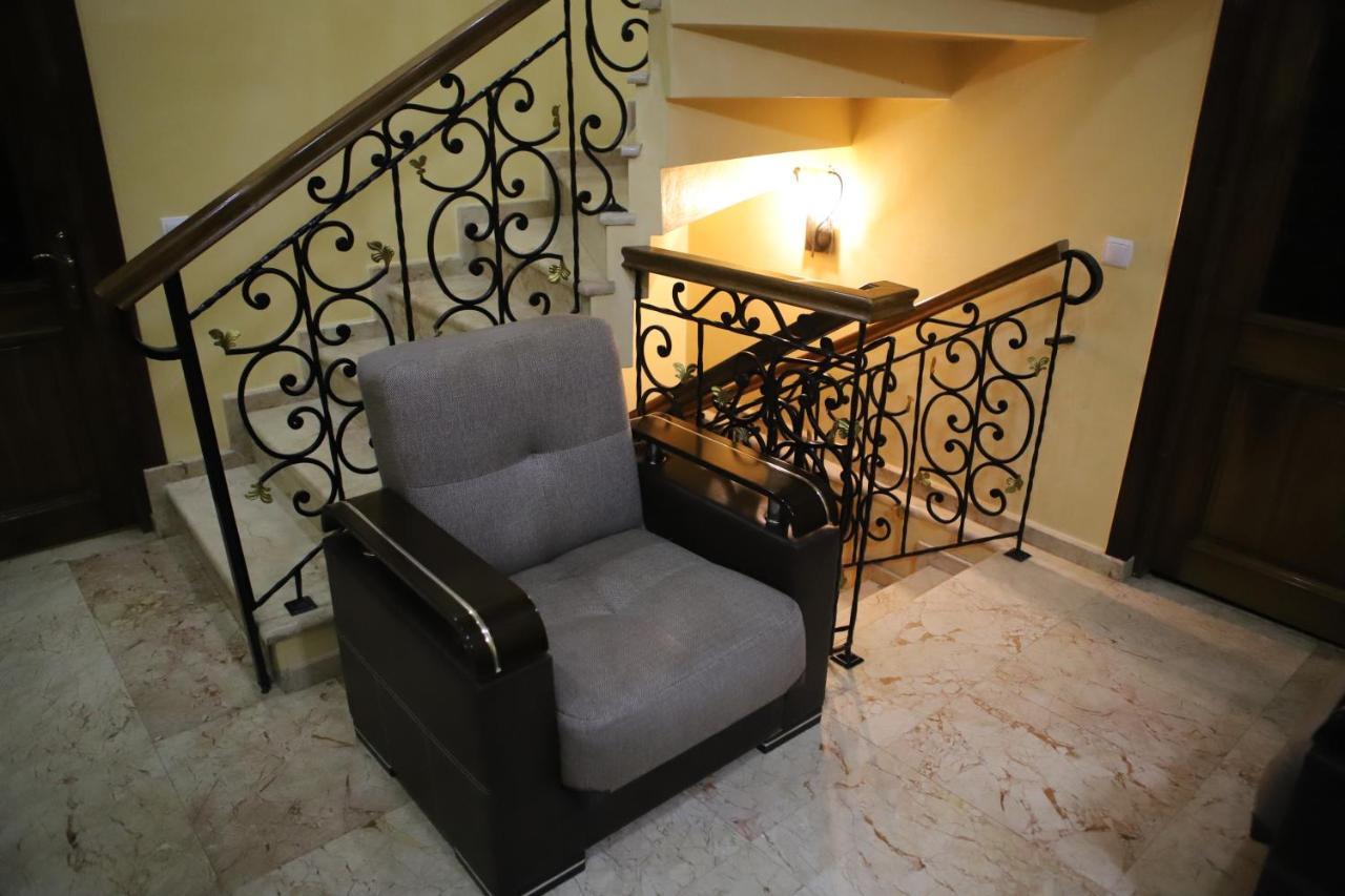 Hotel Black Sea House Batumi Bagian luar foto