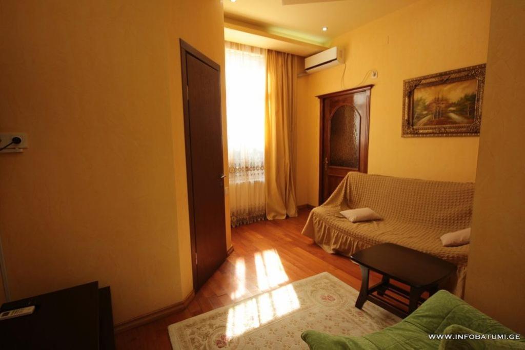 Hotel Black Sea House Batumi Bagian luar foto