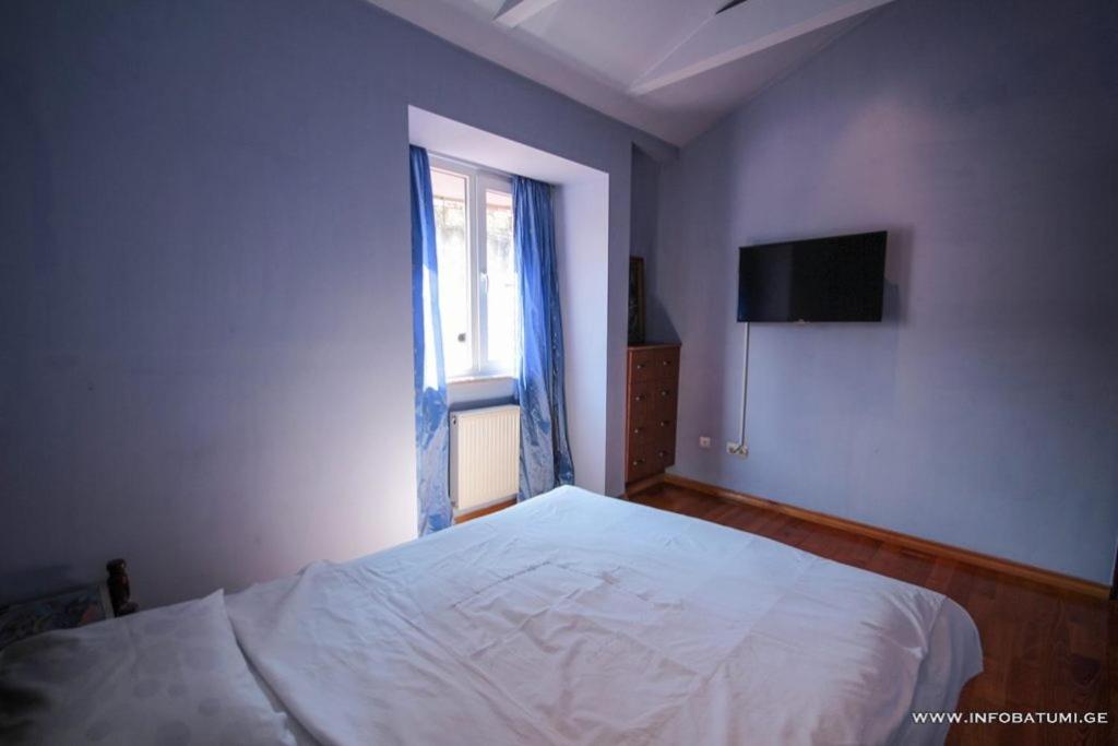 Hotel Black Sea House Batumi Bagian luar foto