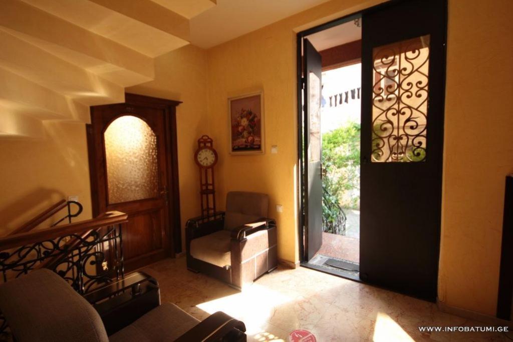 Hotel Black Sea House Batumi Bagian luar foto