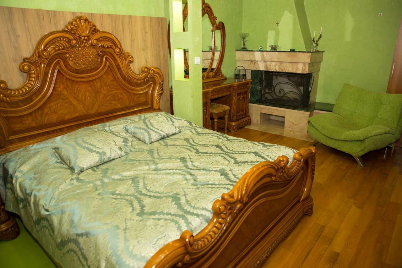 Hotel Black Sea House Batumi Bagian luar foto