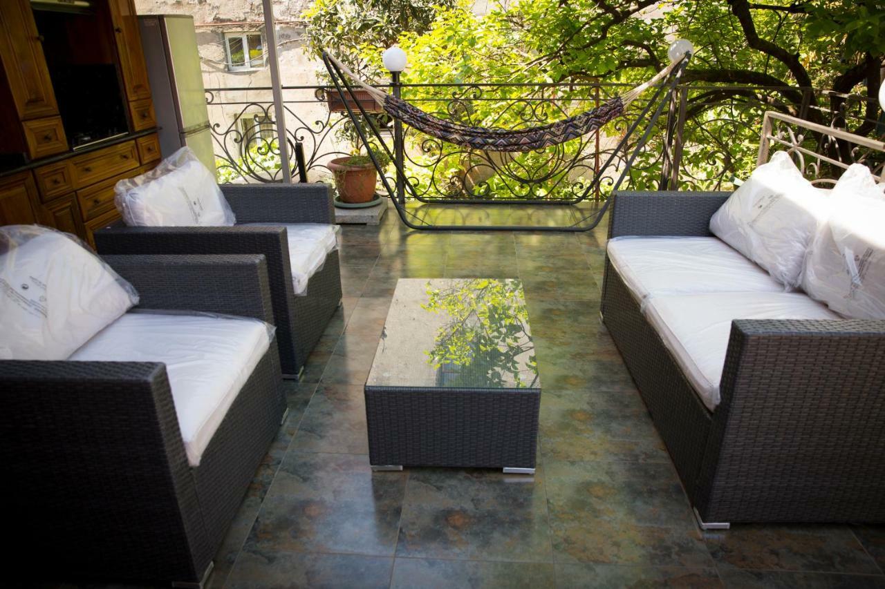 Hotel Black Sea House Batumi Bagian luar foto